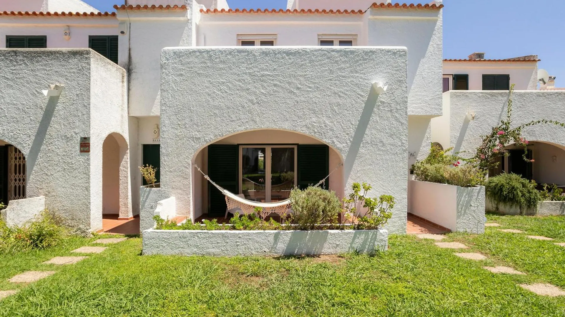Centralgarve - Excellent & Peaceful Villa In The Center Of Vilamoura 0*,  Portugal